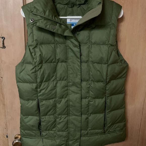 Columbia Jackets & Blazers - Columbia Olive Quilted Vest